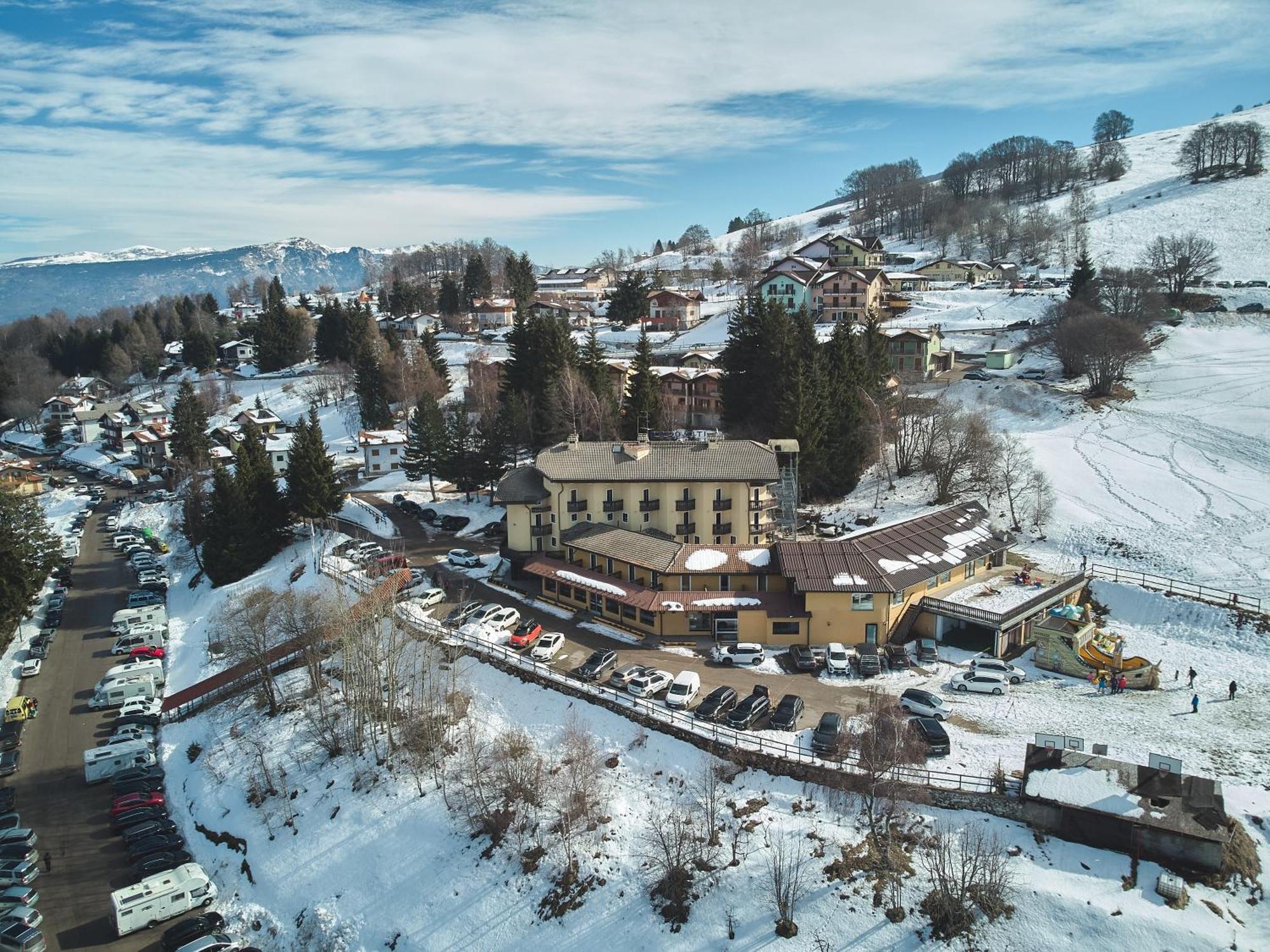 Hotel Dolomiti - Azzurro Club Polsa Exterior foto